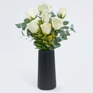 Polimer Vazoda Beyaz Güller